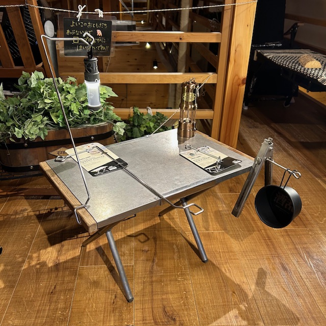 UNIFLAME【🆕焚き火テーブル<スピーディーハンガー/クイックフック>】 が本日より発売入荷❗
