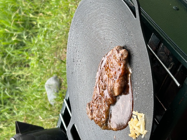 【JHQ マルチグリドル】 でプチ贅沢《キャンプ飯》をお楽しみ下さいませ〜😋🥩