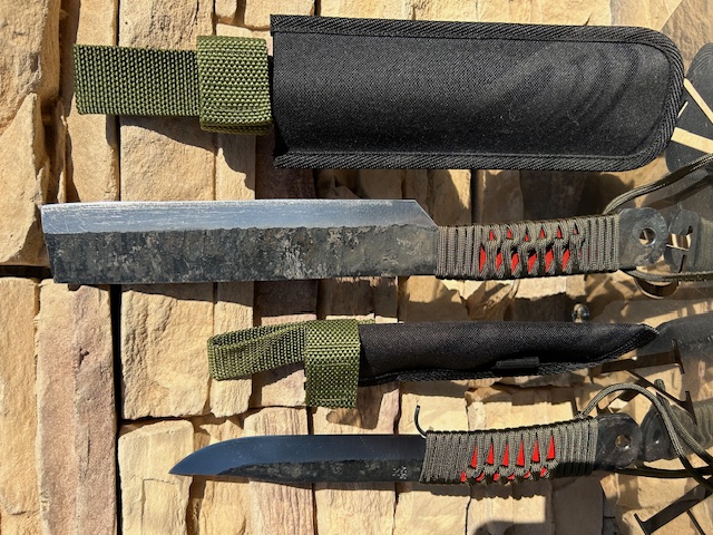 みきかじや村【Racoonバトニングナイフ120・ 鉈 両刃 黒打 180 パラコード柄】フォルム✨