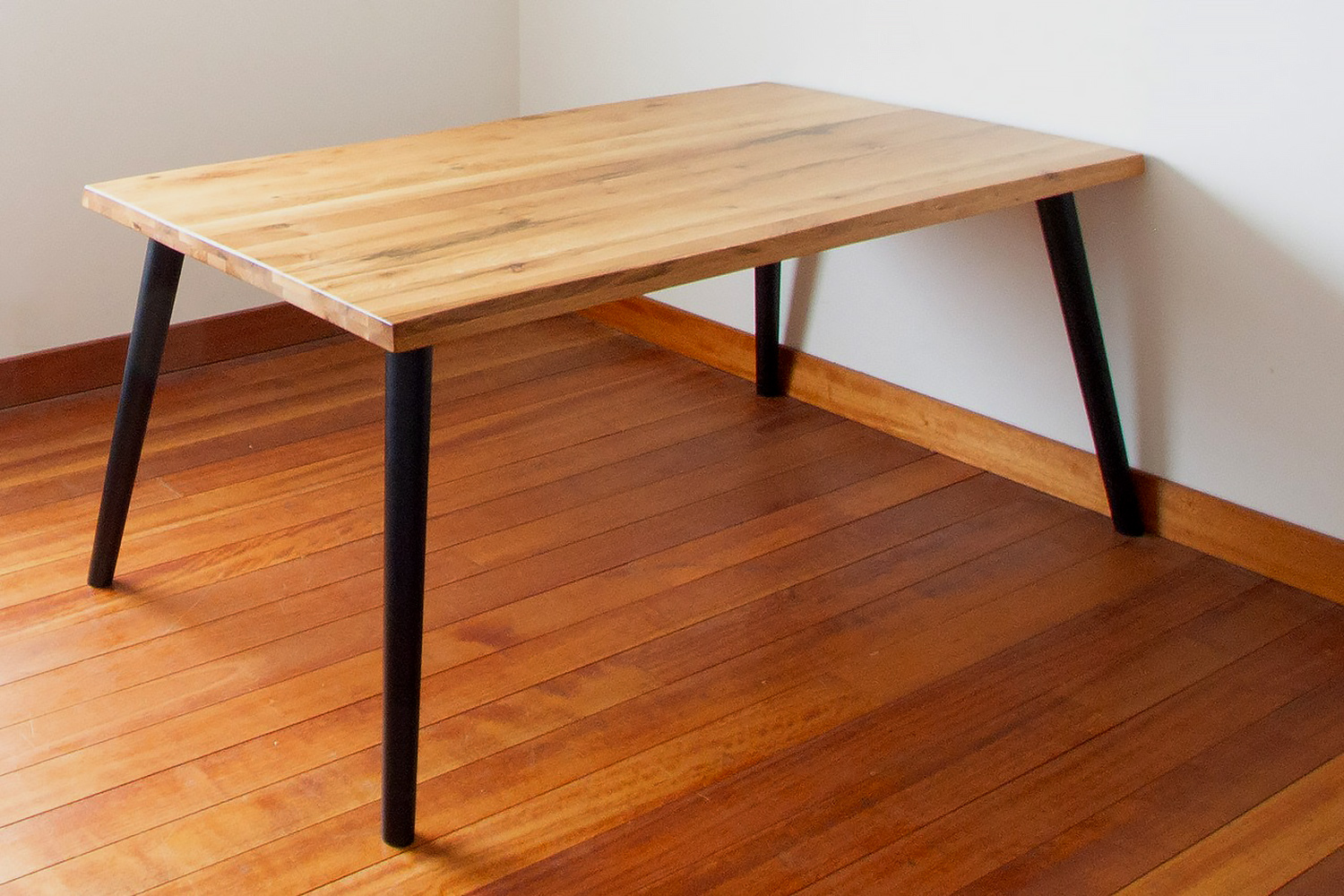 家具との暮らしを描いた“ものがたり”POP紹介|「俺のもんだ」