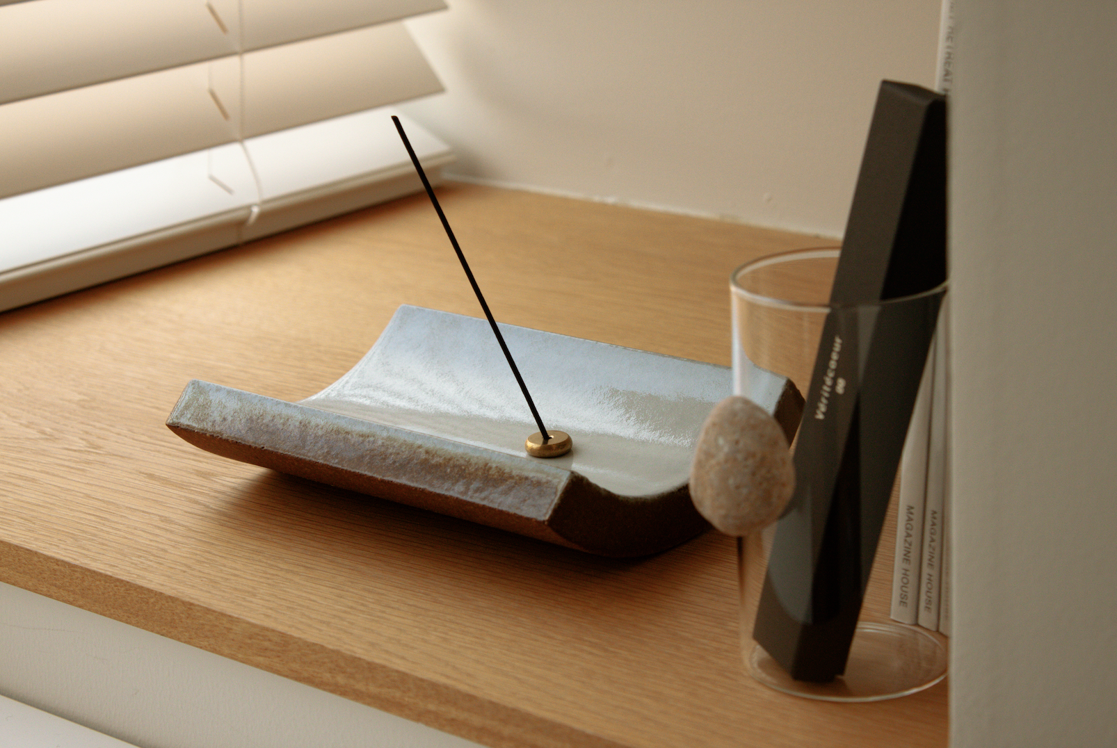 冬をしつらえる、小さな灯りと香りのスタイリング