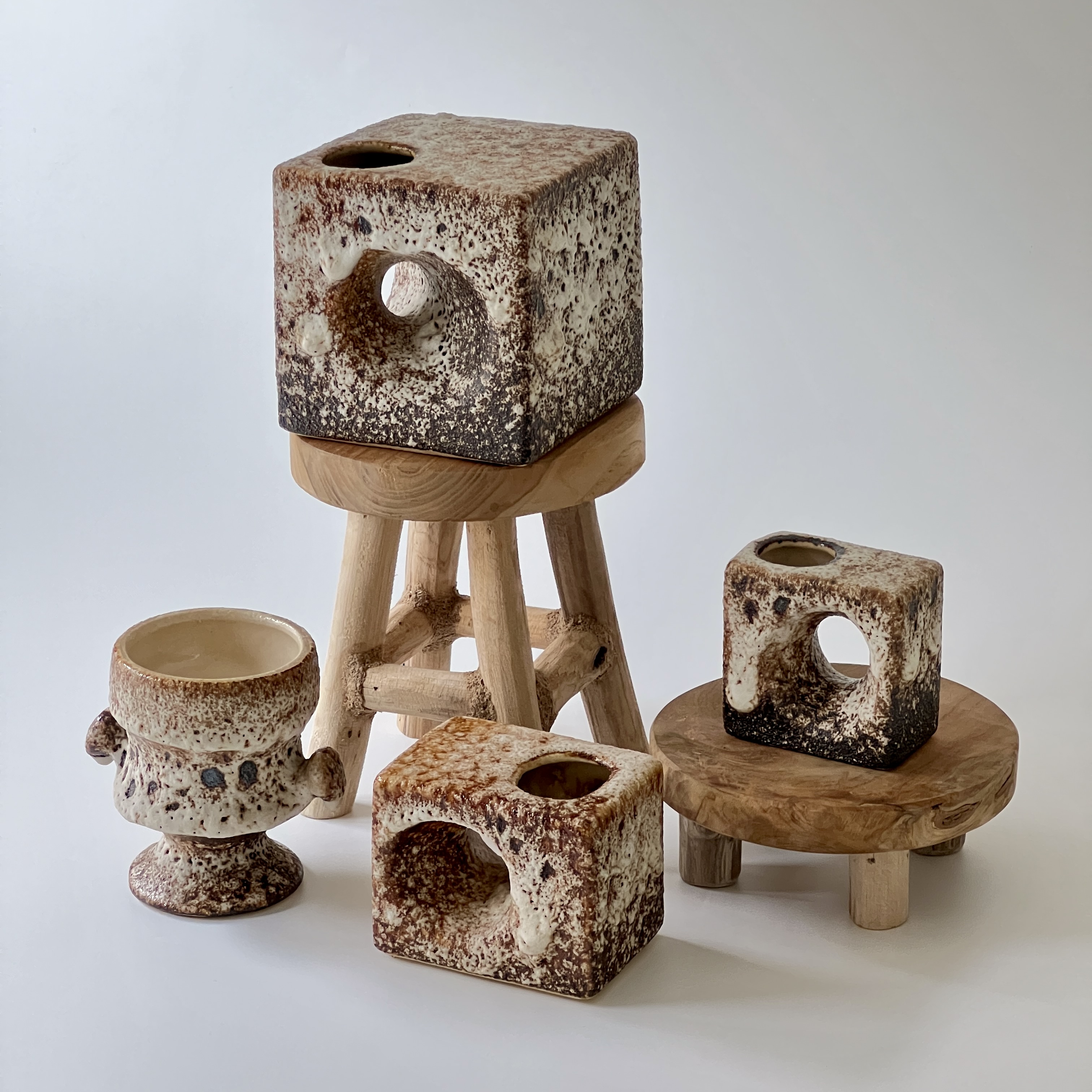 2024.4.20よりオランダのVintage花瓶の販売を開始しました