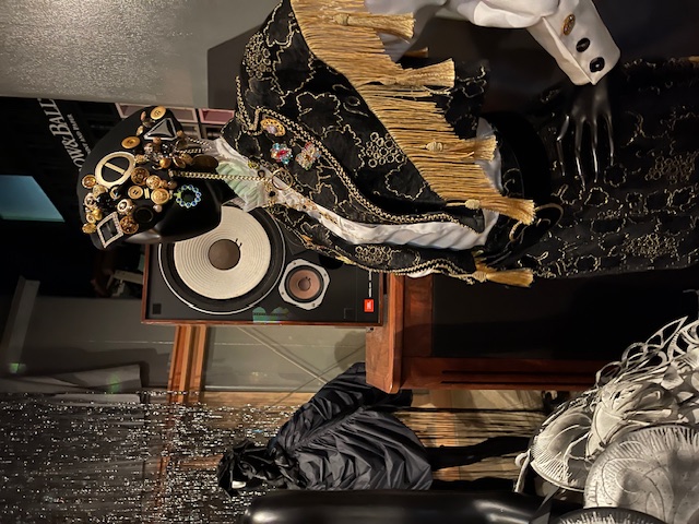 黒、一択なハット『DECHO』