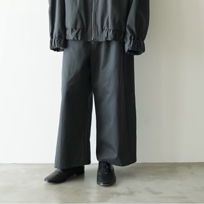 VU シンプルな　太パンツ