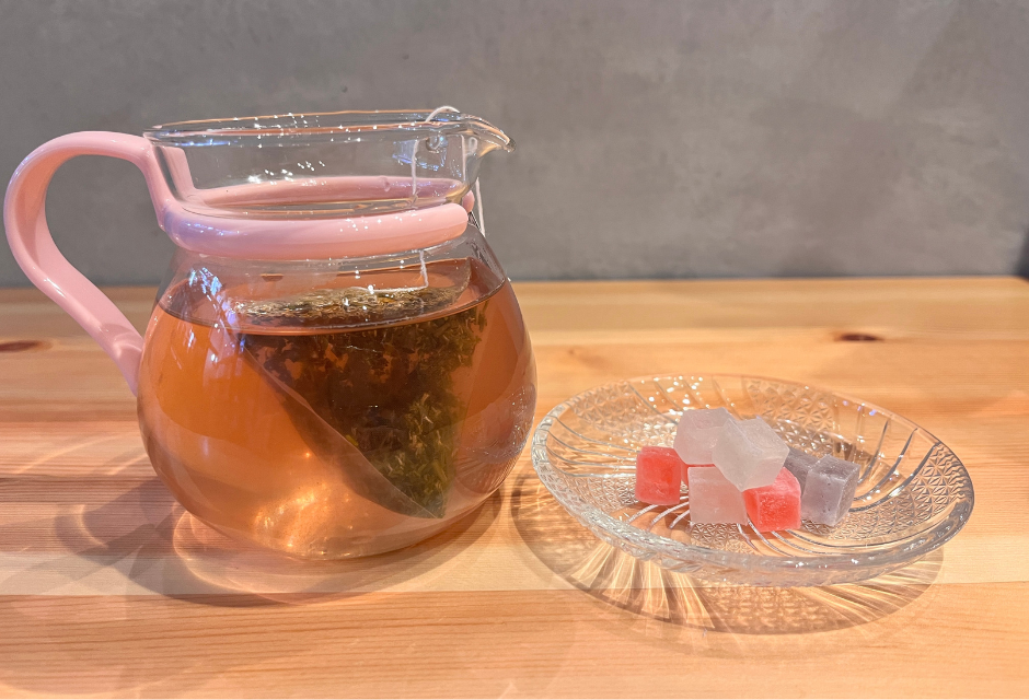 炭酸なし｜おすすめ琥珀糖ドリンクレシピ＃6〜ごえん茶「はなぎょくろ・あか色のお茶」