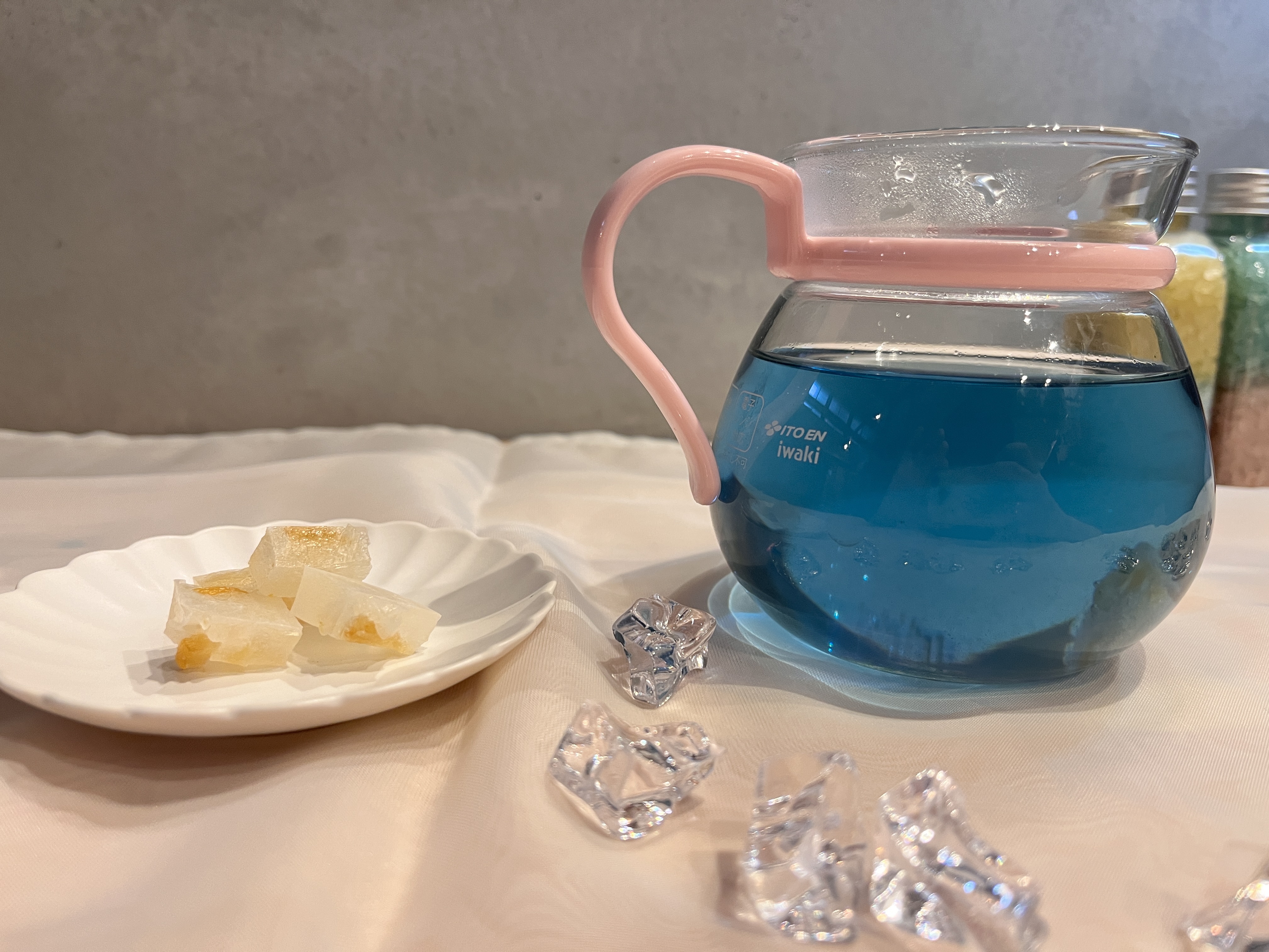 炭酸なし｜おすすめ琥珀糖ドリンクレシピ＃４〜ごえん茶「はなぎょくろ・あお色のお茶」〜