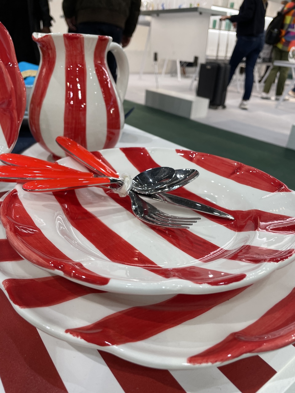 待望の食器がようやく入荷! イタリアから来ました。