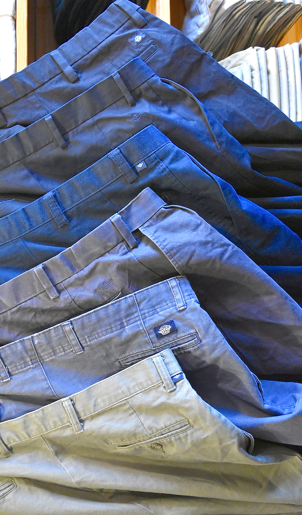 【Dockers® by Levi's®】 Dickiesじゃなくてドッカーズの黒/紺チノパン入荷~