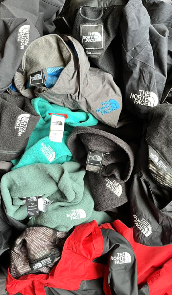 【The North Face ノースフェイス】 メンズ/レディース兼用アウトドアジャケット入荷～