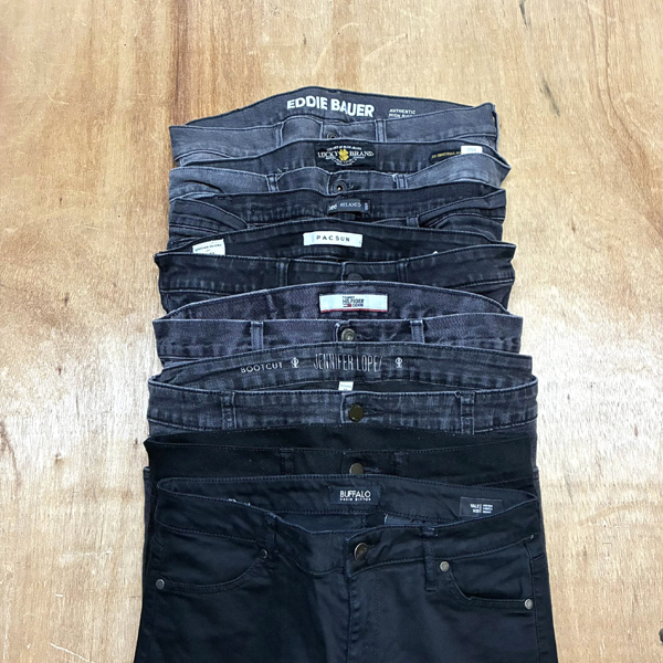 【Black Jeans　ブラックジーンズ】 美脚効果のある黒デニムパンツ入荷～