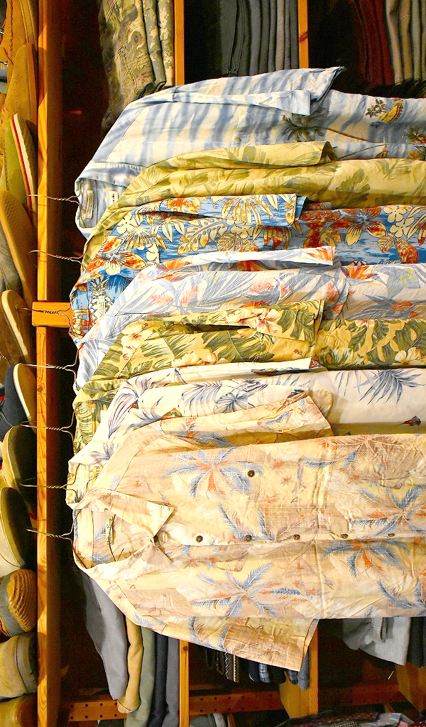 【トロピカルなハワイアン】 南国の気分を味わえるアロハシャツ入荷～　@古着屋カチカチ