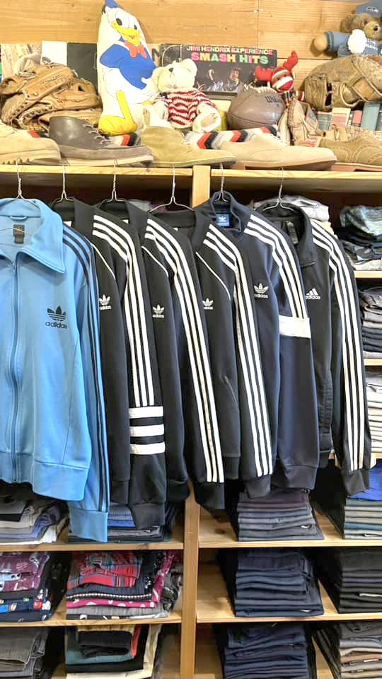 【adidas アディダス】三つ葉ロゴで３本ラインのジャージ/トラックジャケット入荷@古着屋カチカチ