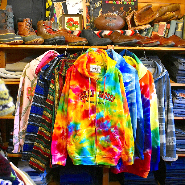 【HOODIES...】 古着屋さんらしいクセしかないおもしろデザインパーカー入荷～＠古着屋カチカチ