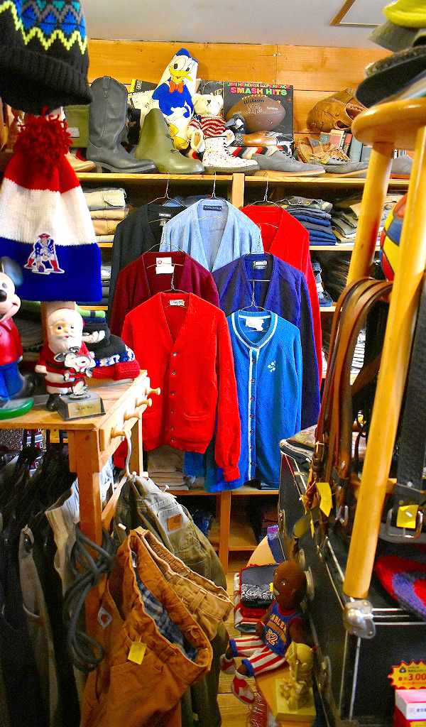 【Acrylic Cardigan】 ビンテージのアクリルカーディガン入荷~ @古着屋カチカチ