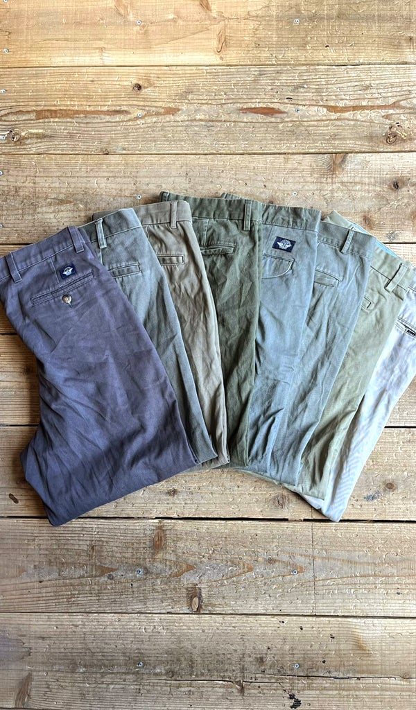 【Khaki Chino Pants カーキパンツ】 自然に馴染むアースカラーなチノパン入荷～