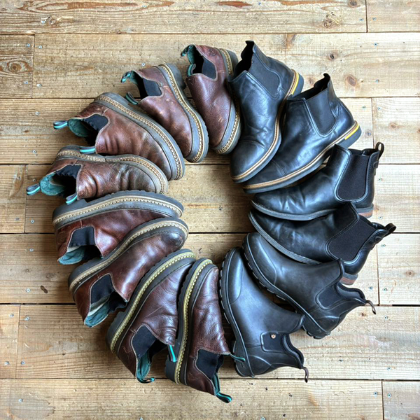 【Chelsea & Romeo Work Boots】 ワークテイストなサイドゴアブーツ入荷～