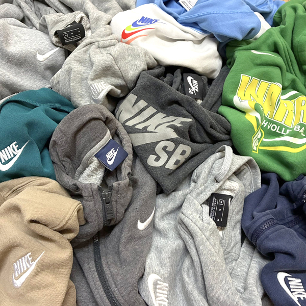 【NIKE ナイキ】 世界的スポーツブランドのスウェットパーカー(トレーナー)入荷~