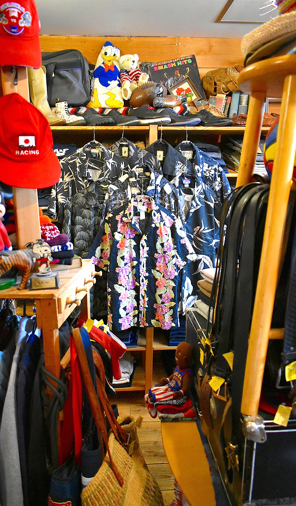 【Black Hawaiian Shirt】 シアトル直輸入の黒アロハシャツ入荷~@古着屋カチカチ