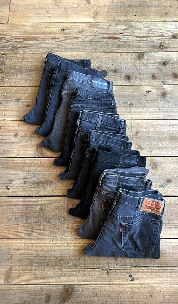 【Black Jeans　ブラックジーンズ】 美脚効果のある黒デニムパンツ入荷～@古着屋カチカチ