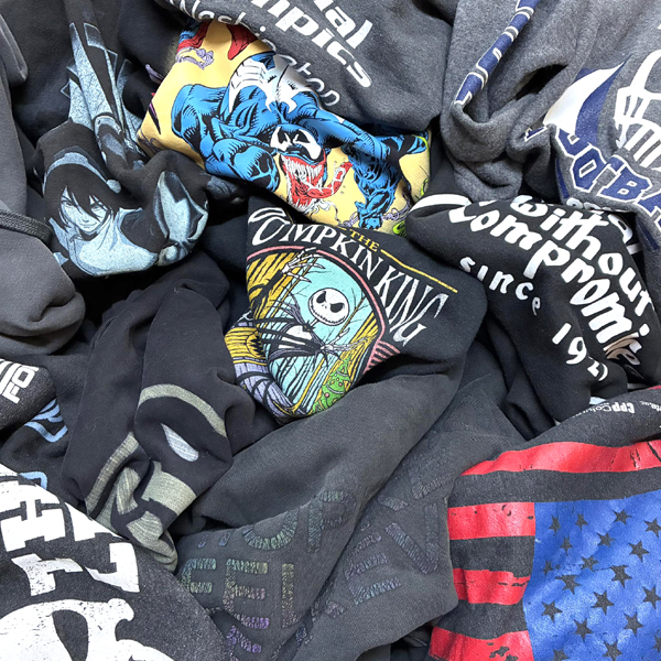【Black Hoodie　ブラックフーディー】 黒プリントスウェットパーカー入荷～