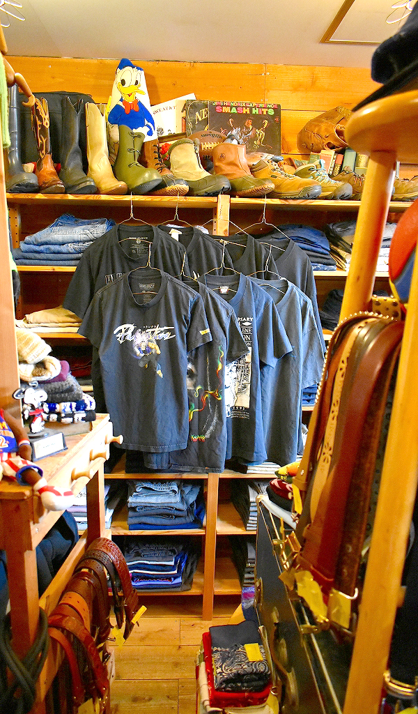 【BLACK TEES】 数ある配色の中でも一番人気で 使いやすい黒Tシャツ入荷～@古着屋カチカチ