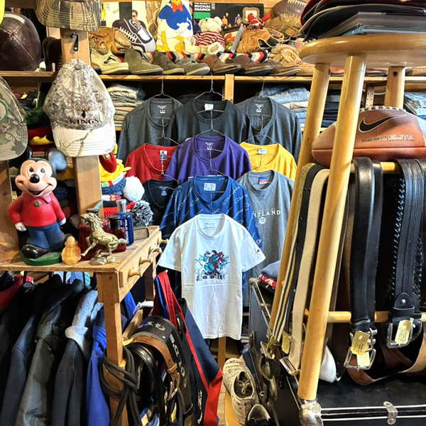 【Champion チャンピオン】 目玉ロゴ入りプリントTシャツ入荷～@古着屋カチカチ
