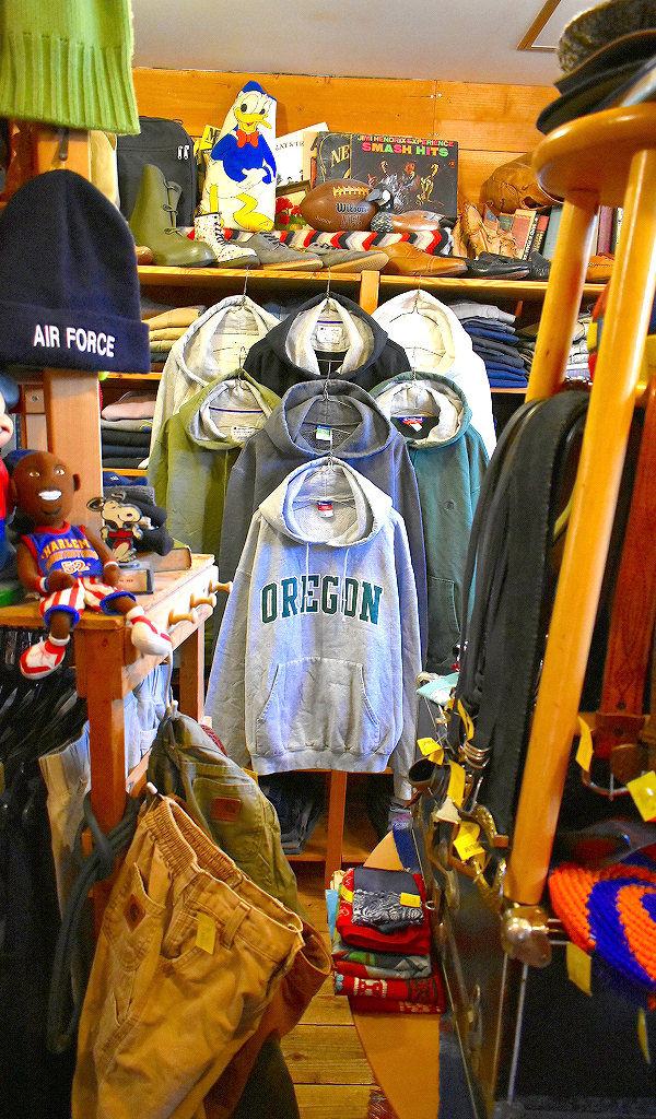 【Champion チャンピオン】 秋冬コーデ最適なスウェットパーカー入荷~@古着屋カチカチ