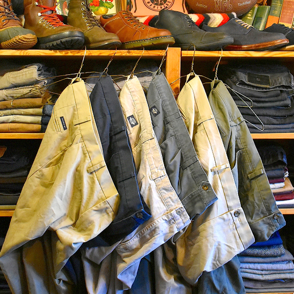 【リーバイス® ドッカーズとは？】 最近では定番化しつつあるチノパン/ワイドパンツ入荷～