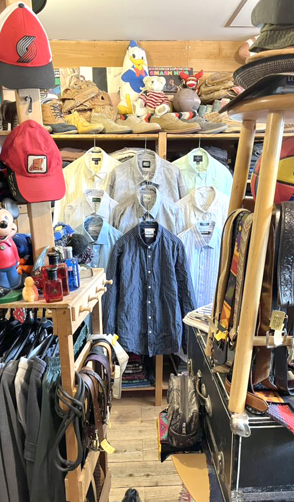 【Striped Shirt ストライプシャツ】細身に見えるスッキリ縦縞模様のシャツ@古着屋カチカチ