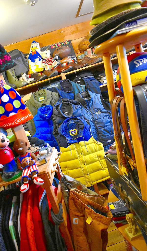 【Outerwear Vests】 レイヤードスタイルに最適なダウンベスト入荷~@古着屋カチカチ