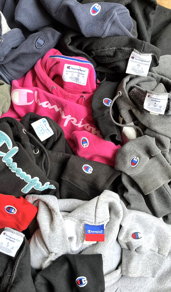 【Champion チャンピオン】 目玉ロゴ入りプリントスウェットパーカー入荷～＠古着屋カチカチ