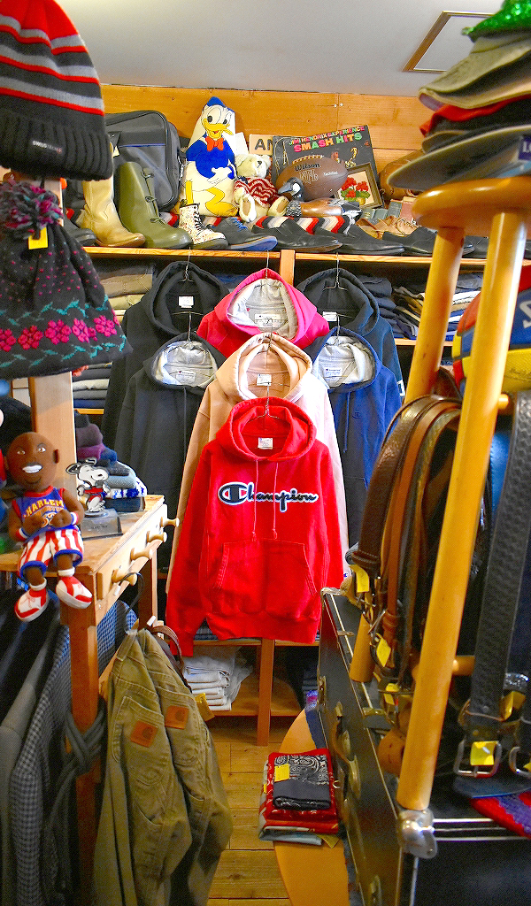 【Champion チャンピオン】 春にぴったりのスウェットパーカー入荷~ @古着屋カチカチ