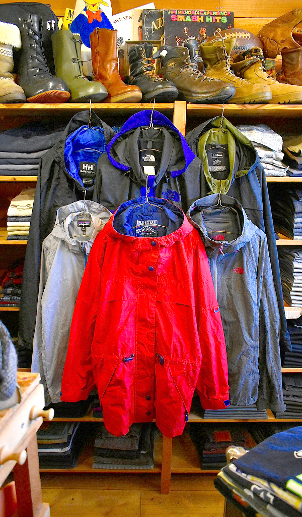 【マウンテンパーカー/ナイロンジャケット】 USAアウトドアブランドのアウトドアジャケット入荷～