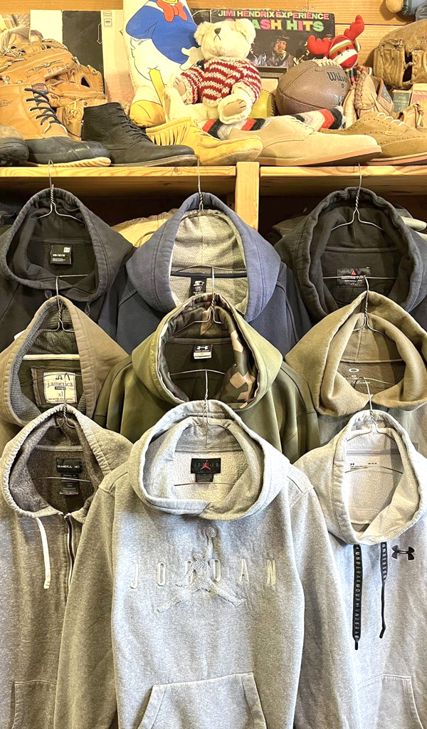 【Sweatshirt Hoodie フーディー】 ブランドロゴ入りのスウェットパーカー入荷～