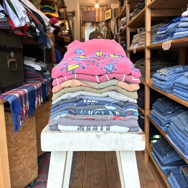 【Sun-Faded Graphic Tee】マットカラーの日焼けフェードTシャツ入@古着屋カチカチ