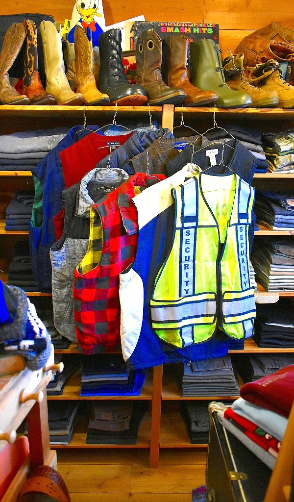 【Got Vest?】 アウターでもインナーでも使えるベスト入荷～　@古着屋カチカチ