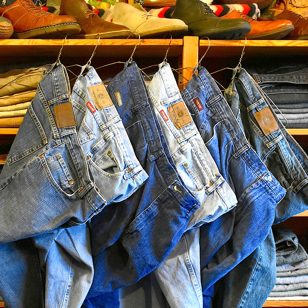 【アメリカ企画のラングラー】 日本未発売モデルのWRANGLERジーンズ入荷～　@古着屋カチカチ