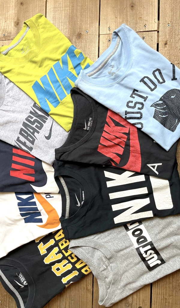 【Nike ナイキ】 SWOOSH(スウィッシュ)ロゴ入りプリントTシャツ入荷～@古着屋カチカチ
