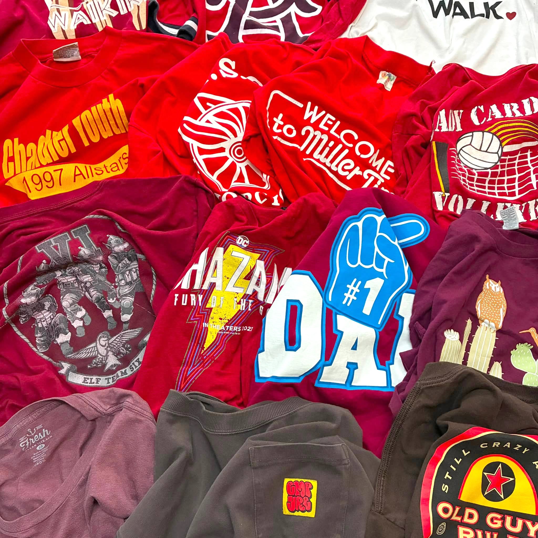 【Red Graphic Tee 赤Tシャツ】 アメカジらしい赤ボディーのTシャツ入荷~