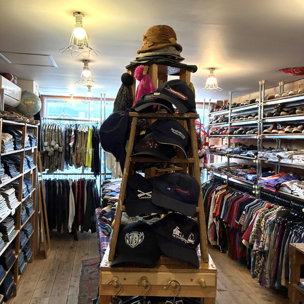 【Navy Blue Caps】 シアトルUSA直輸入の 紺ベースボールキャップ入荷～