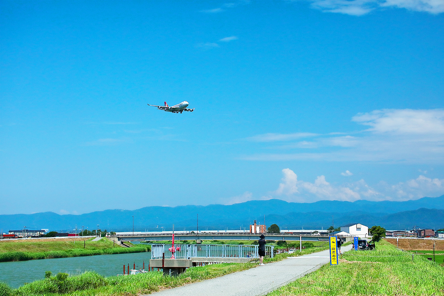 スギモト有給で小松空港に写真を撮りに行きました