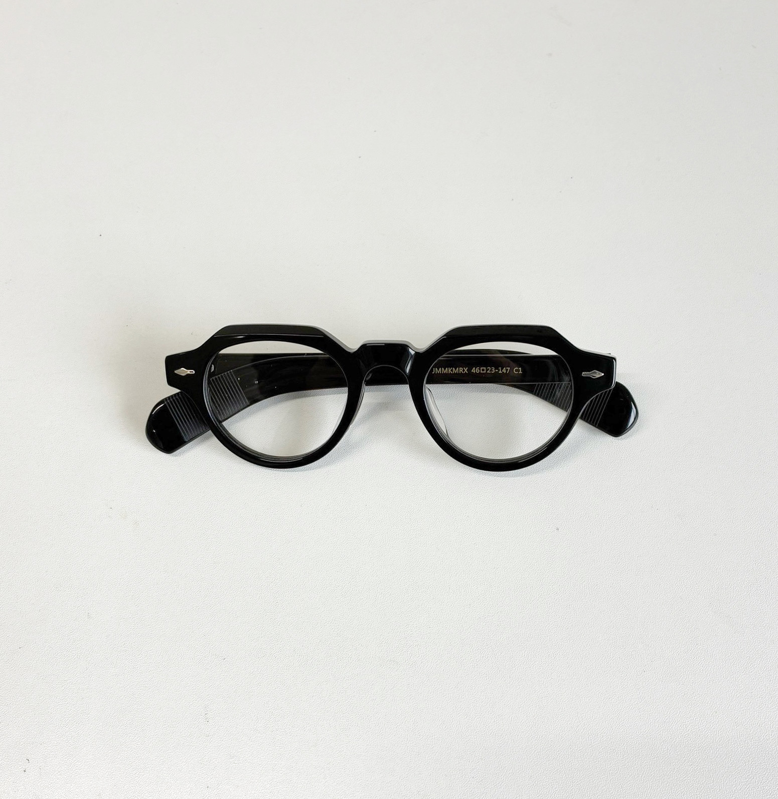 圧倒的存在感。ヴィンテージ風クラウンパントで魅せる上質スタイル