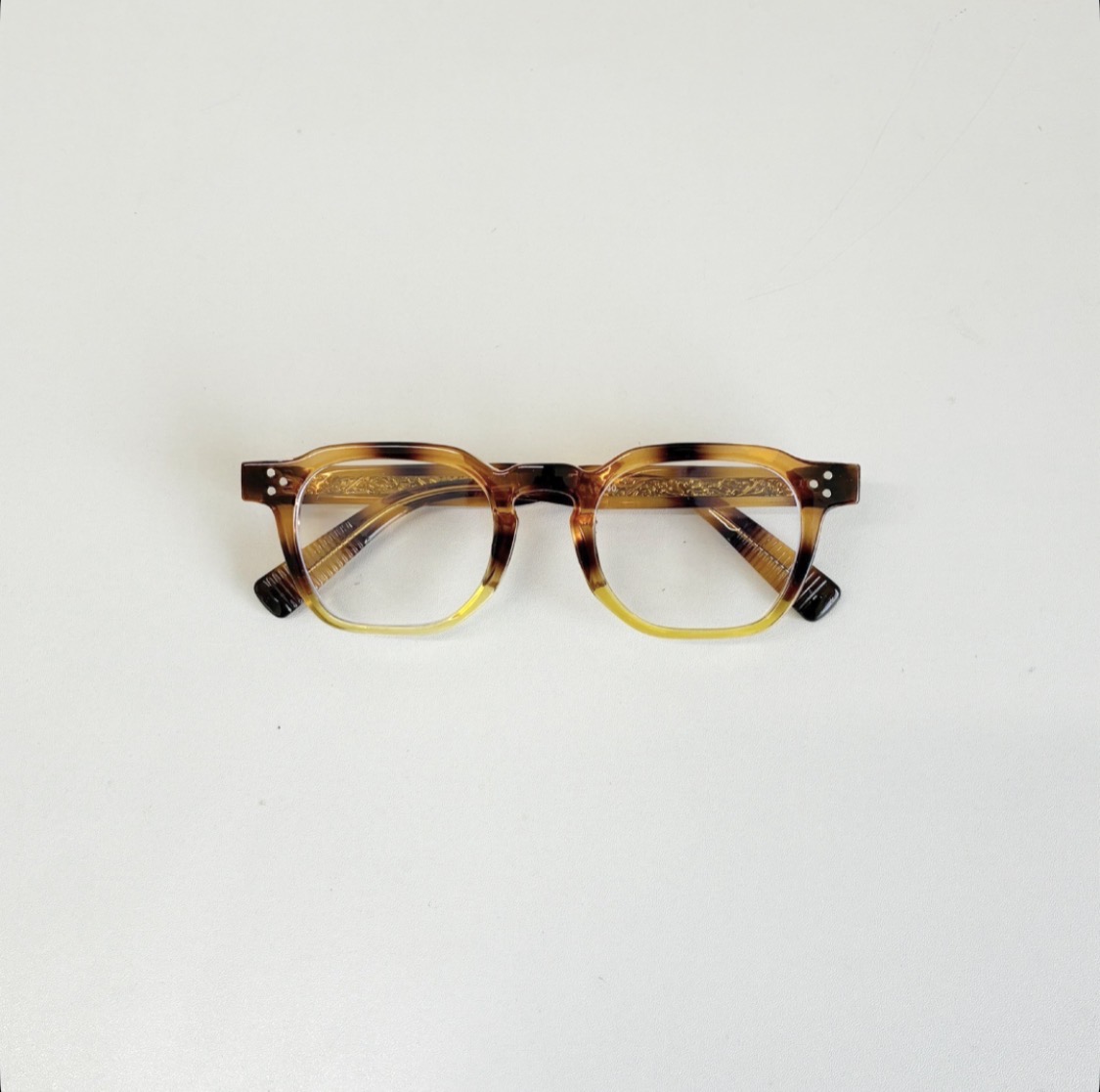 本物の風格を纏う、べっこう柄クラシックフレーム