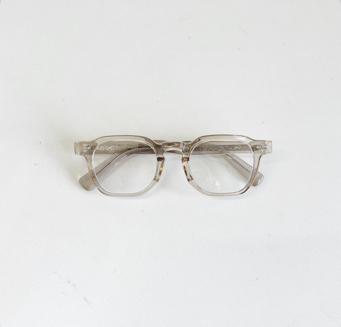 シャンパングレーが映える、クラシックで高級感漂う大人の一本