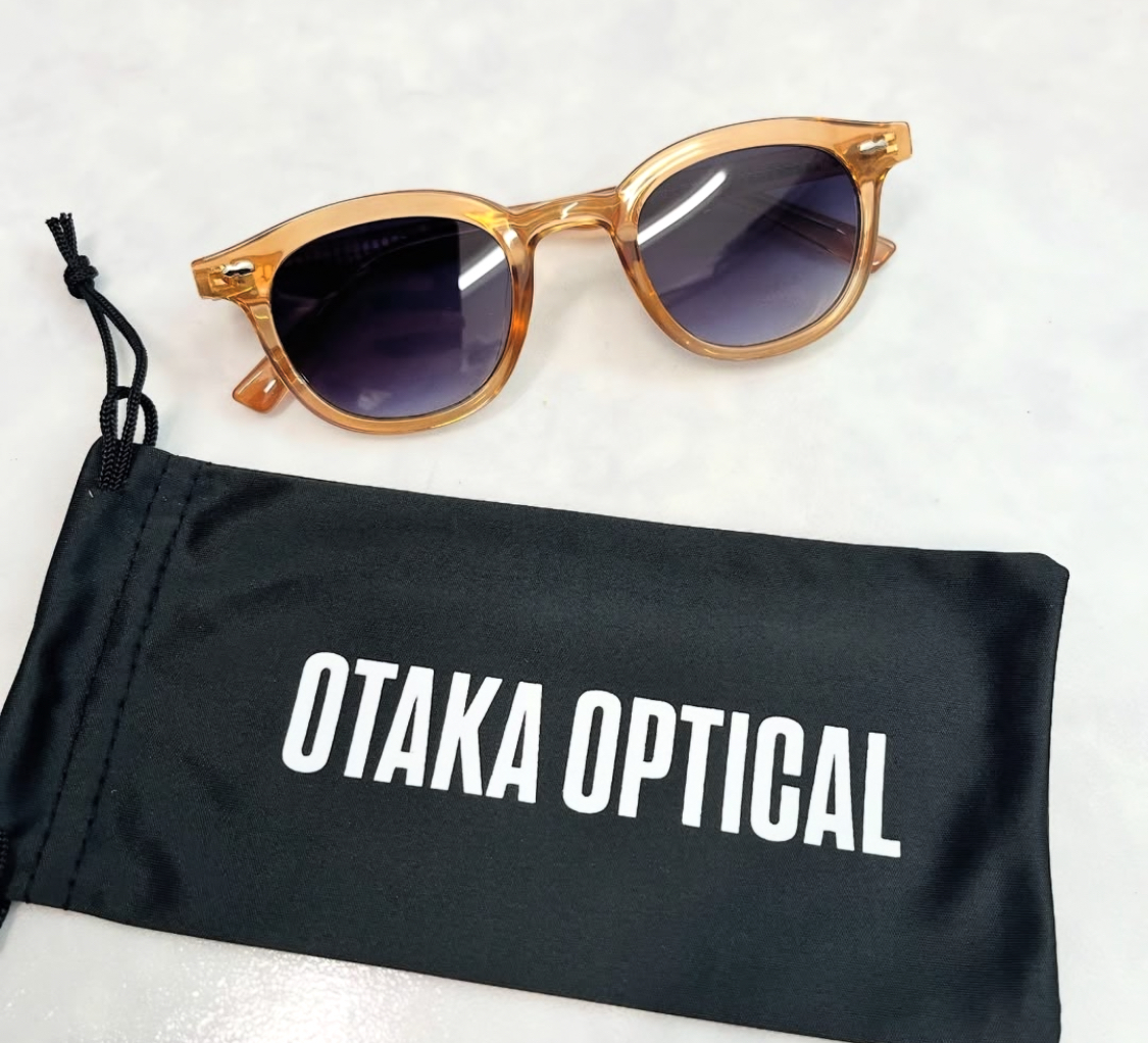 クリアブリックレッドがカッコいいサングラス