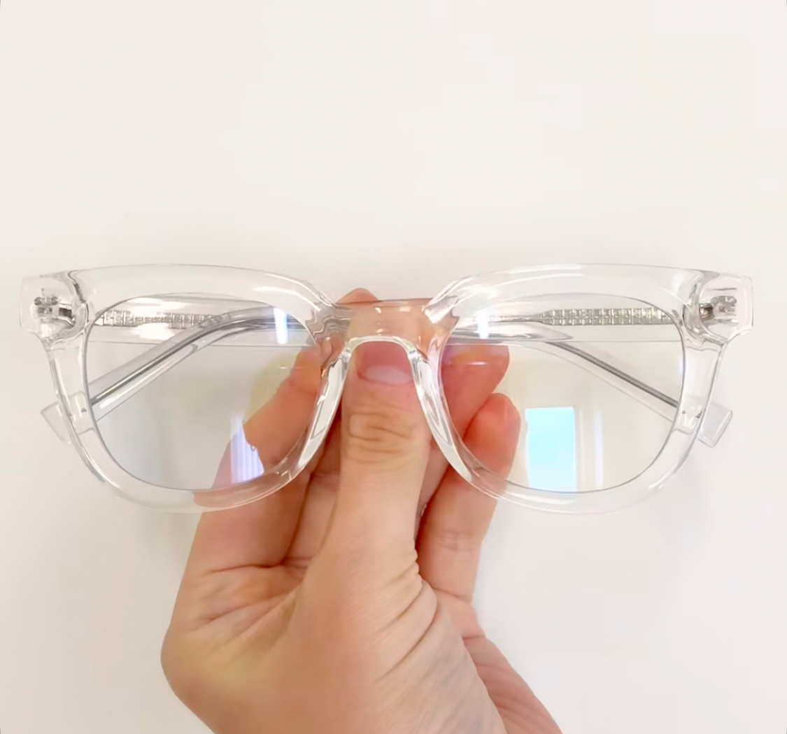 クリアフレーム眼鏡はオシャレです