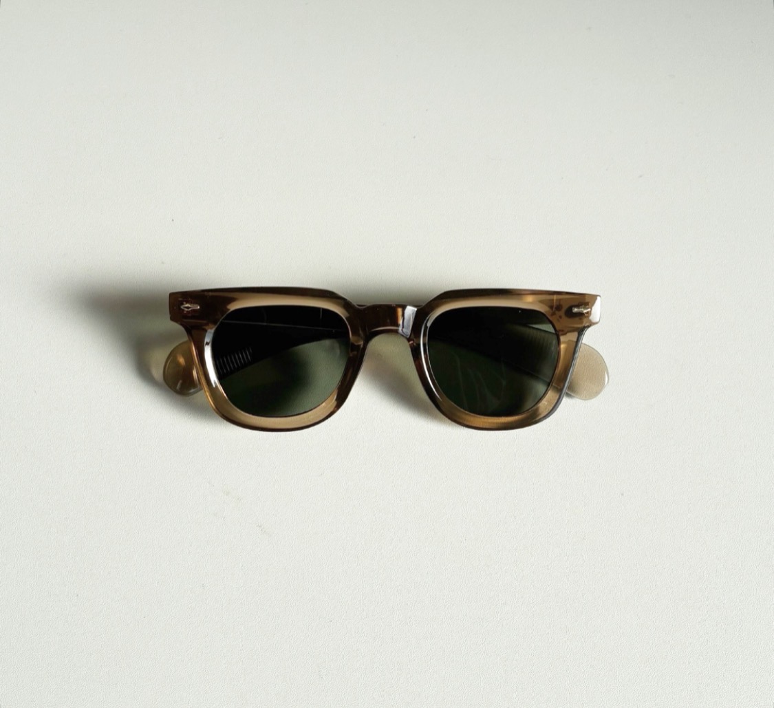 クリアブラウン×深緑レンズの今旬おしゃれUVカットサングラス