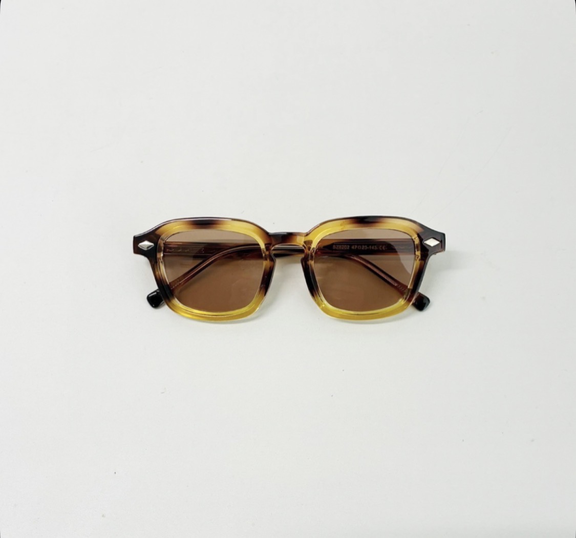 大人の品格を映すブラウンアイウェア