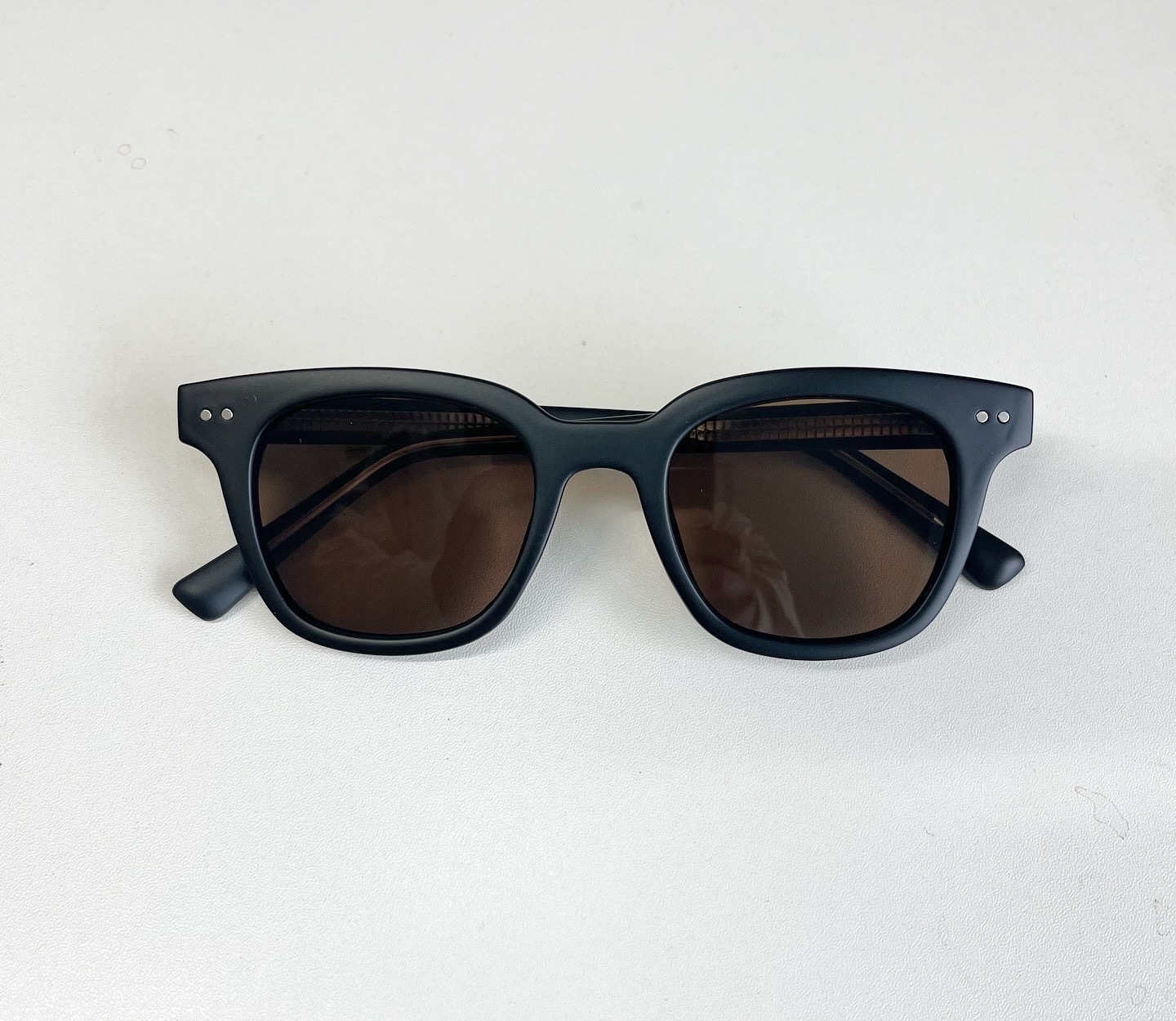 マットブラックがカッコいいサングラス