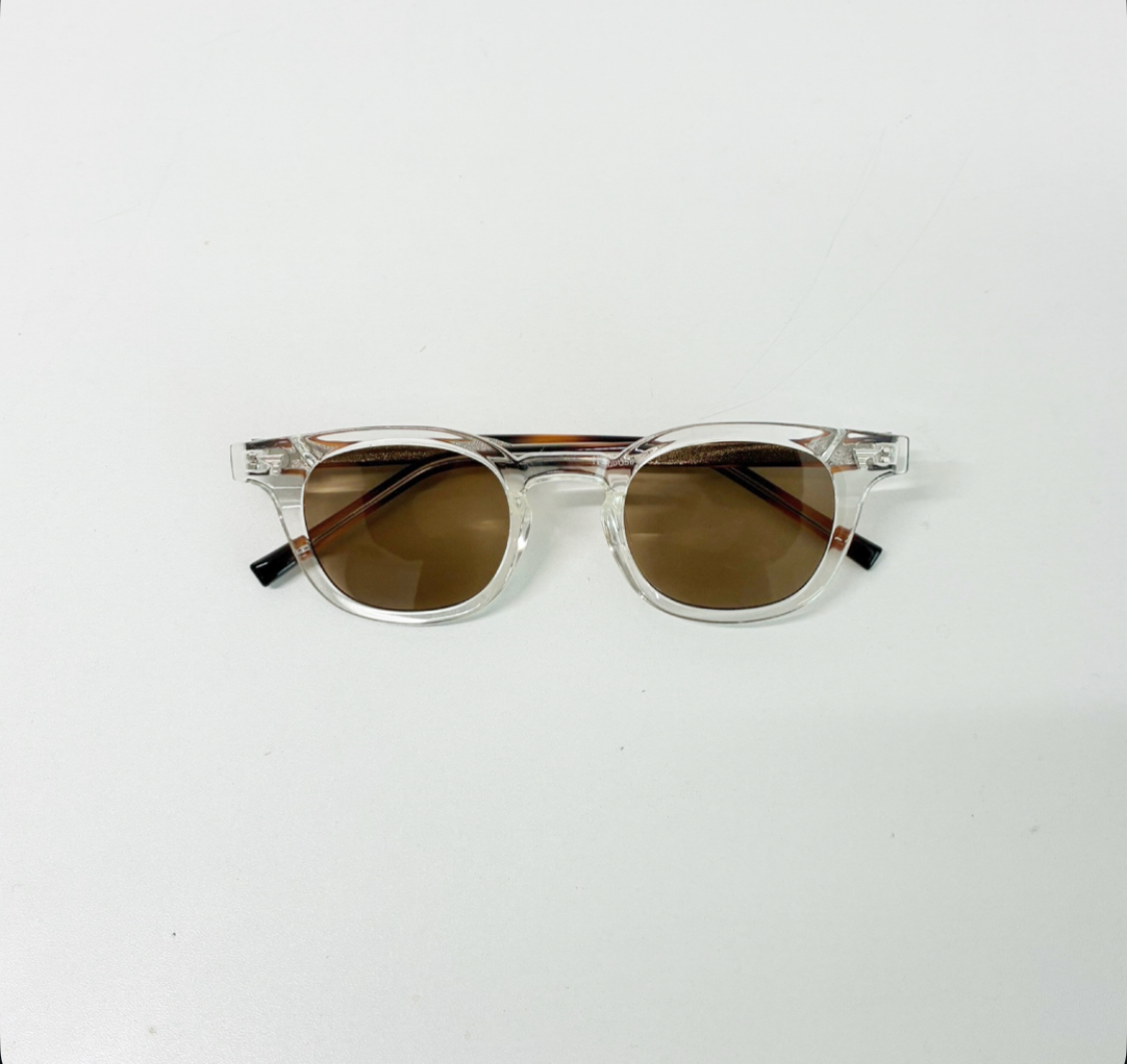 ヴィンテージ風と透明感が魅力の大人サングラス